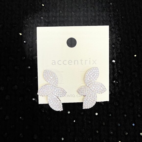 🎁😍Holiday Magic Pave Leaf Holiday Earring - Picture 1 of 1